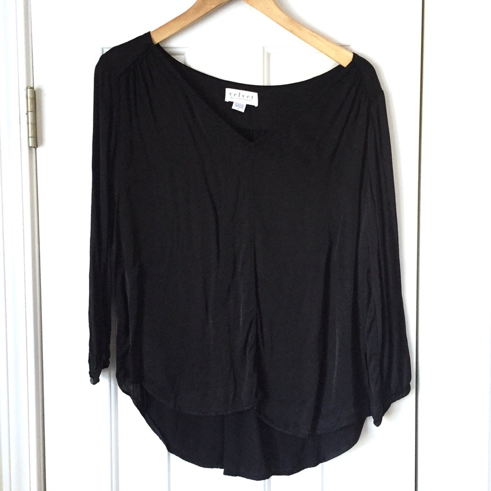 🌵Velvet by Graham & Spencer black satin top